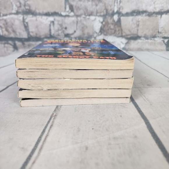 Vintage 90s Christopher Pike Spooksville Paperback Novels Set of 5 - Picture 3 of 12